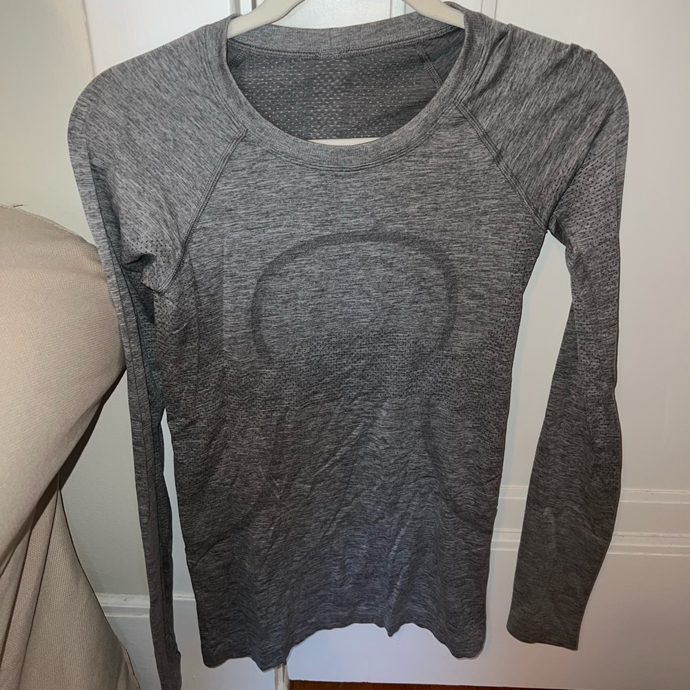 Lightweight Lululemon workout top